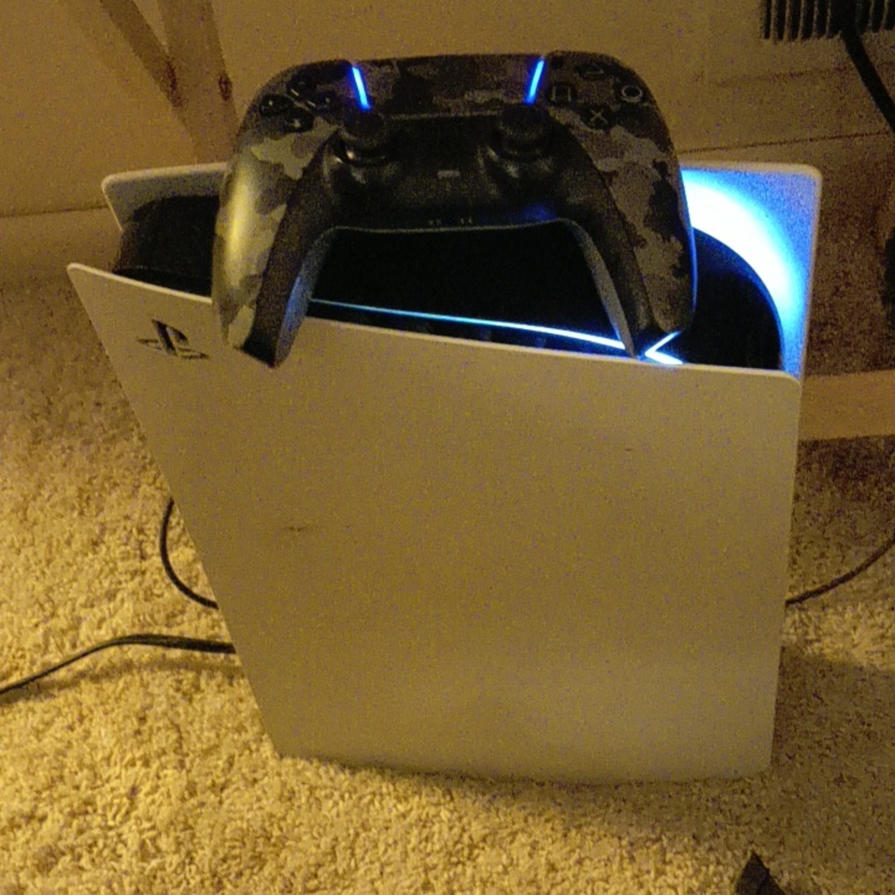 PS5 - Picture 2 of 2